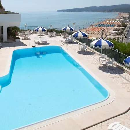 Svevo Sea House 3* فيستَ
