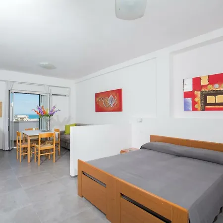 Svevo Sea House Aparthotel 3*
