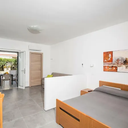 Svevo Sea House Aparthotel 3*